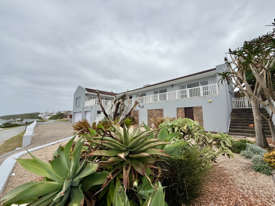 5 Bedroom Property for Sale in Seaview Eastern Cape
